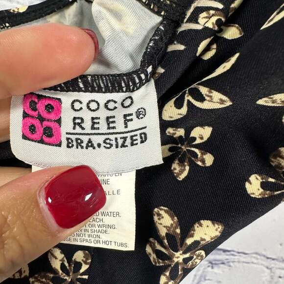 COCO REEF Keeping Solitaire V-Neck Underwire One-Piece Swimsuit - Picture 5 of 6